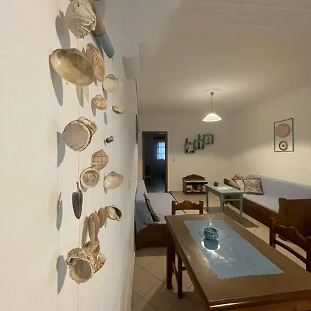 Tiki Rooms Μαραθόκαμπος Εξωτερικό φωτογραφία