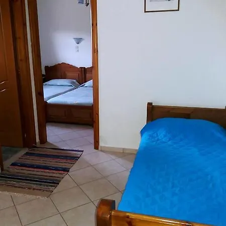 Tiki Rooms Μαραθόκαμπος Εξωτερικό φωτογραφία