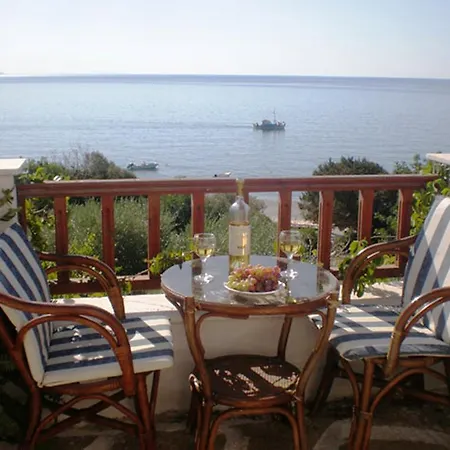 Tiki Rooms Μαραθόκαμπος Εξωτερικό φωτογραφία
